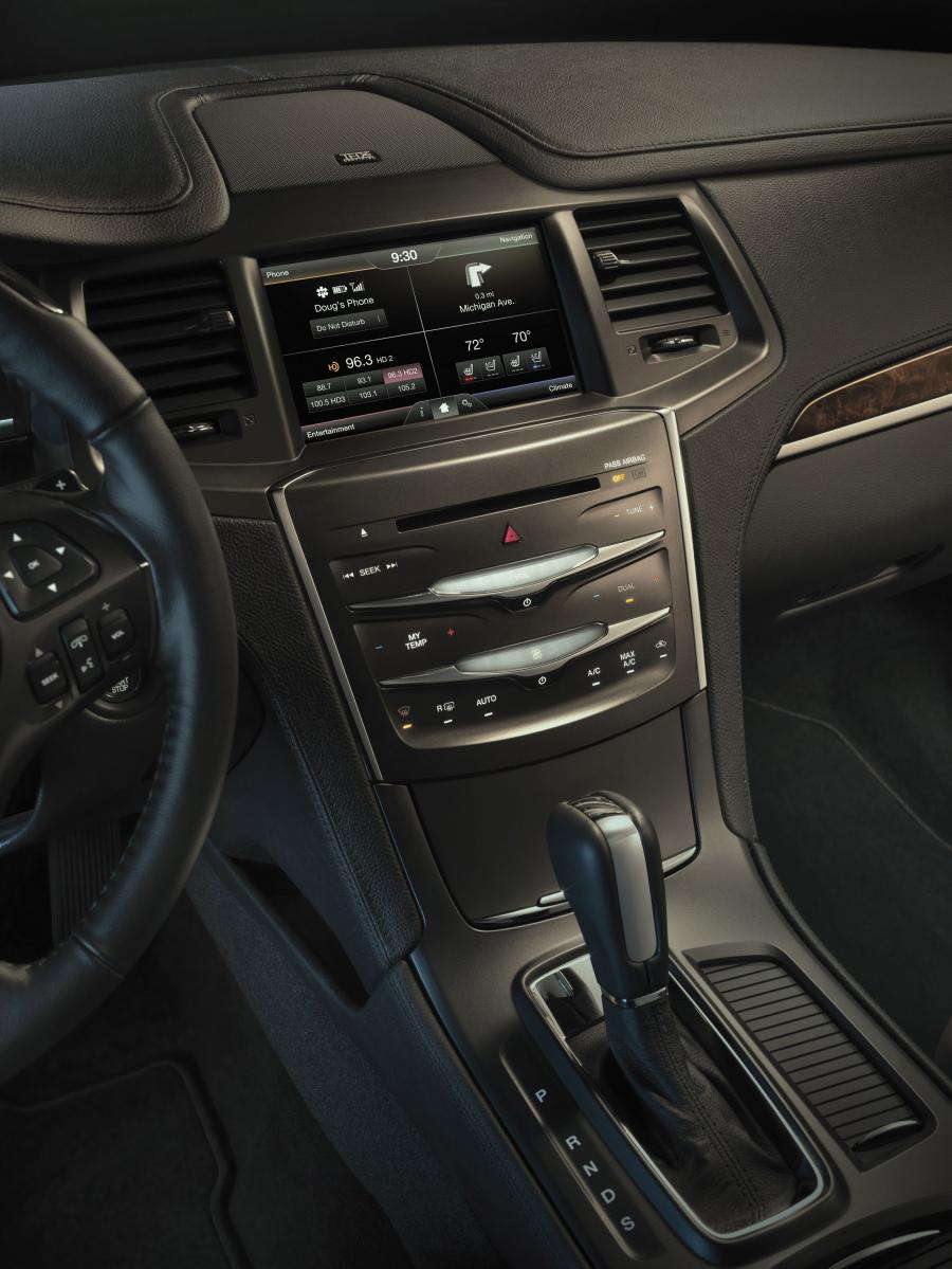  Lincoln MKS 2013 года  (фото 2 из 17)